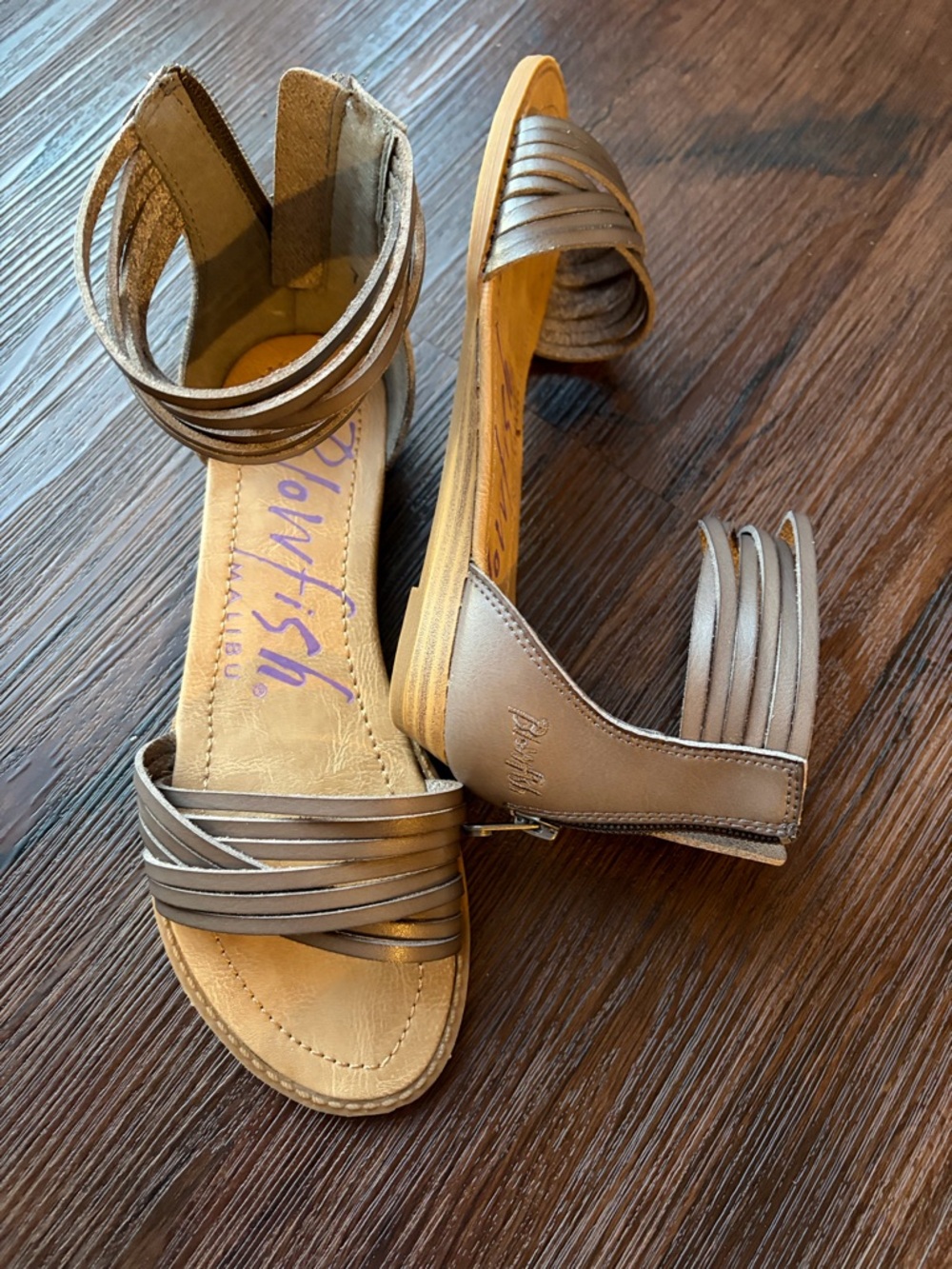 NEW Blowfish stone vegan gladiator snap buckle sandals women sz 7.5 shoes gray